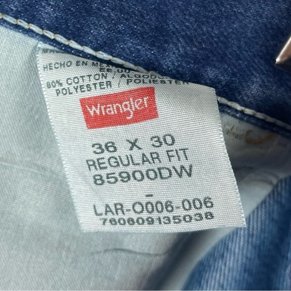 Wrangler Men's 36 x 30 Blue Jeans Regular Fit Straight Leg Denim Pants Zip Fly - Picture 6 of 10